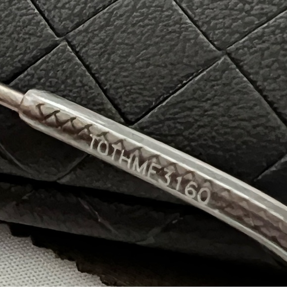 **NWOT** Excellent Bottega Veneta Round Frame, Gunmetal Sunglasses- No Scratches - Picture 6 of 12